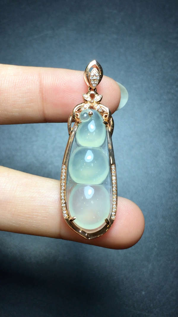 dzc79010-44978翡翠高产老坑种白冰福豆吊坠78 新品超值不议价4