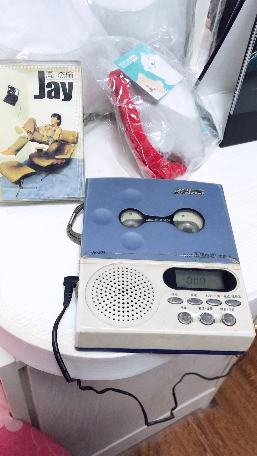 旧磁带旧复读机,仿佛回到初中悄悄听歌的时代.