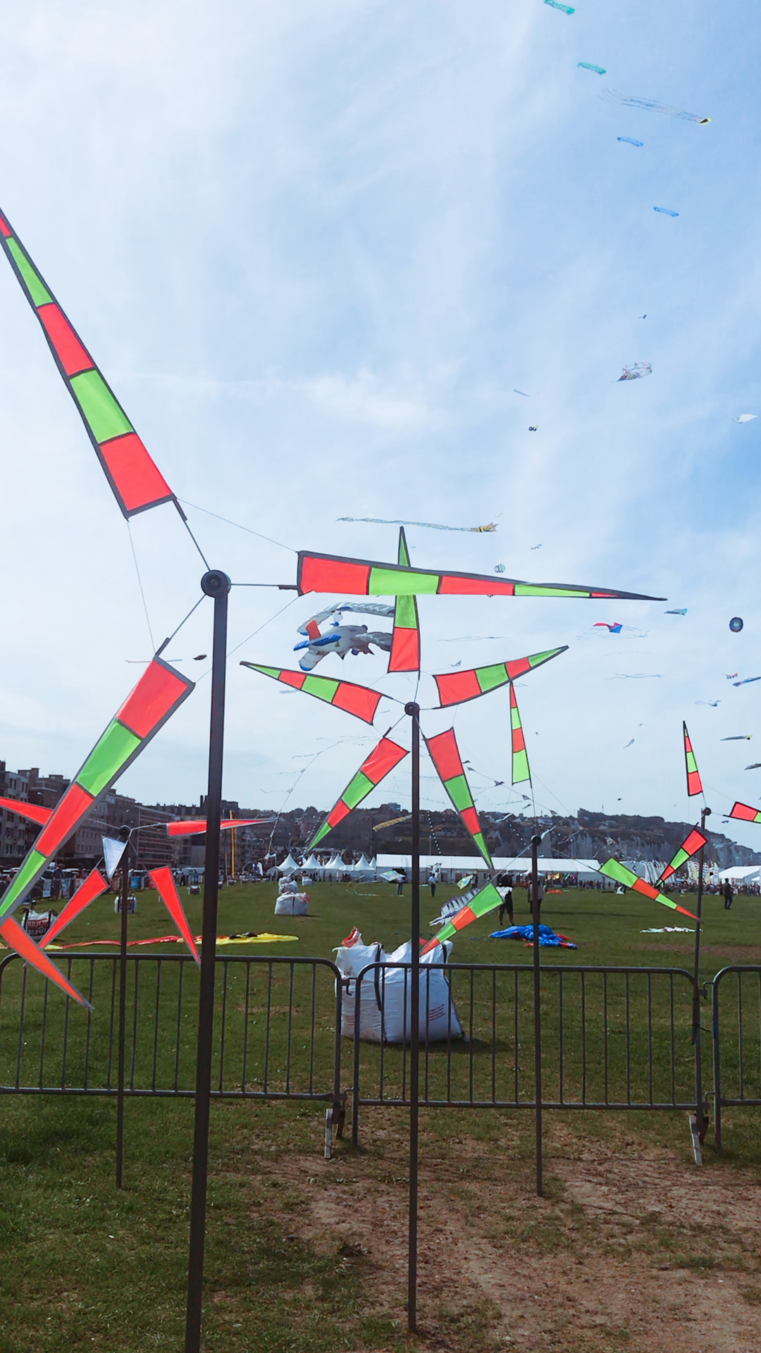 两年一度的法国dieppe风筝节…听着海浪吹吹风,做个梦.