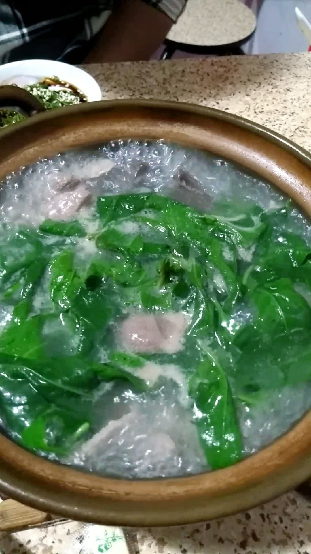 紫金八刀汤,醮料很重要.