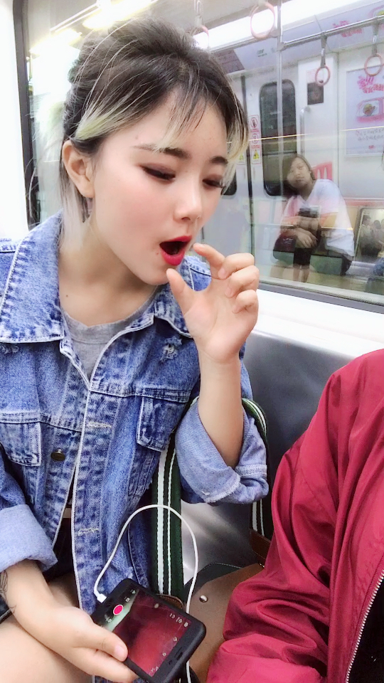 一起来吹气球怎么样啊 小姐姐小哥哥
