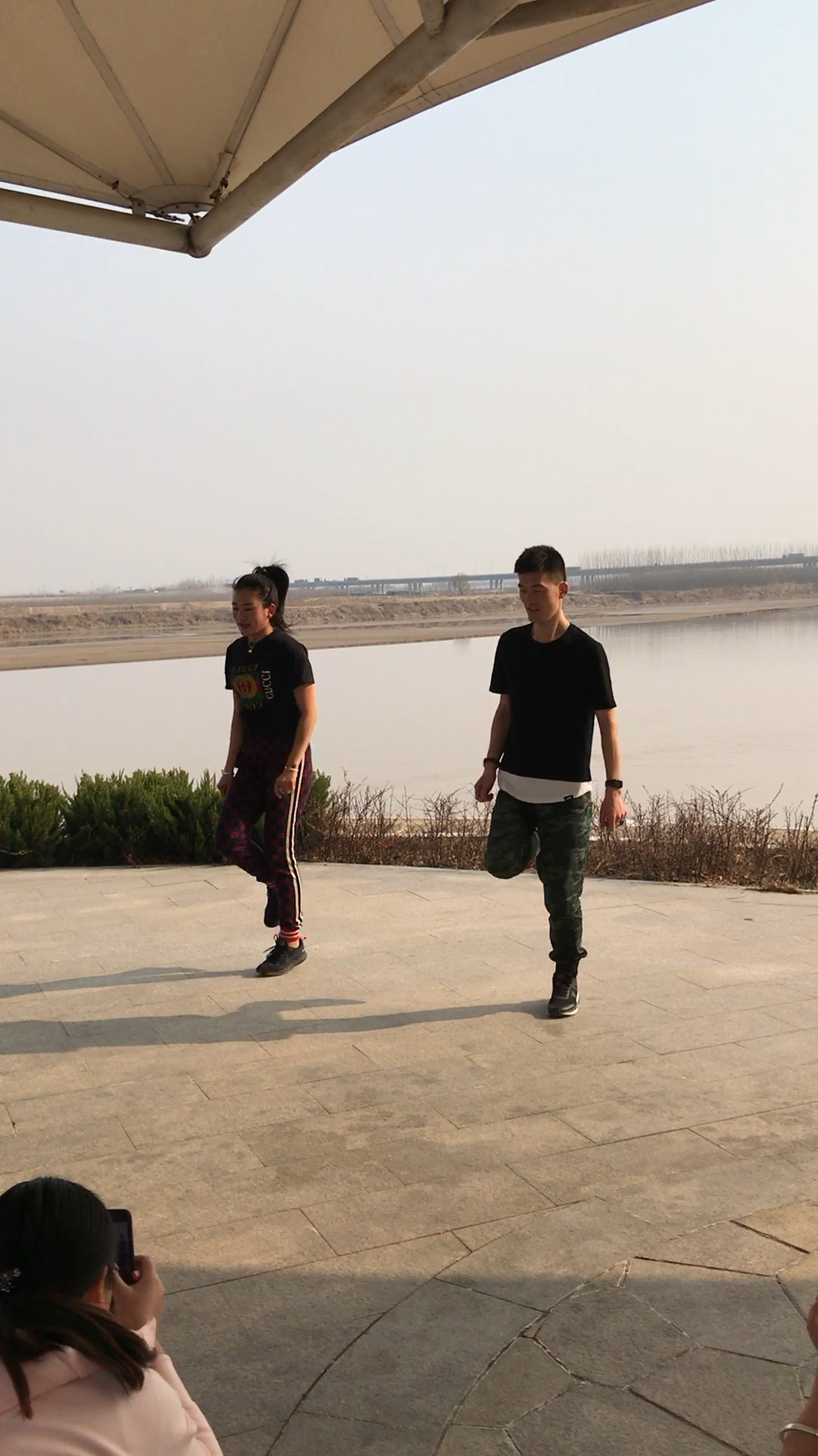 黄河边与中国曳步舞大网红红格子丹丹共舞52