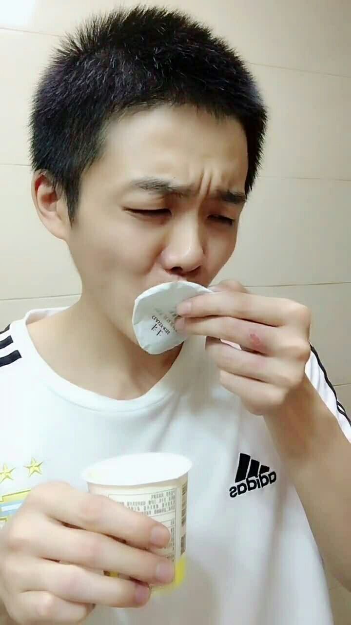 你会舔酸奶盖吗@{uid:1502349662339070,nick:经纪�%