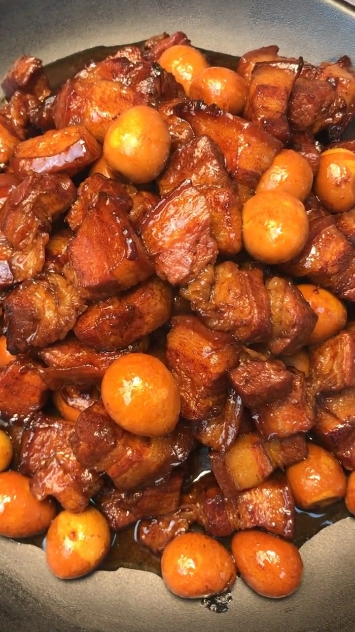 五花肉炖鹌鹑蛋,这样的美食你吃过吗01