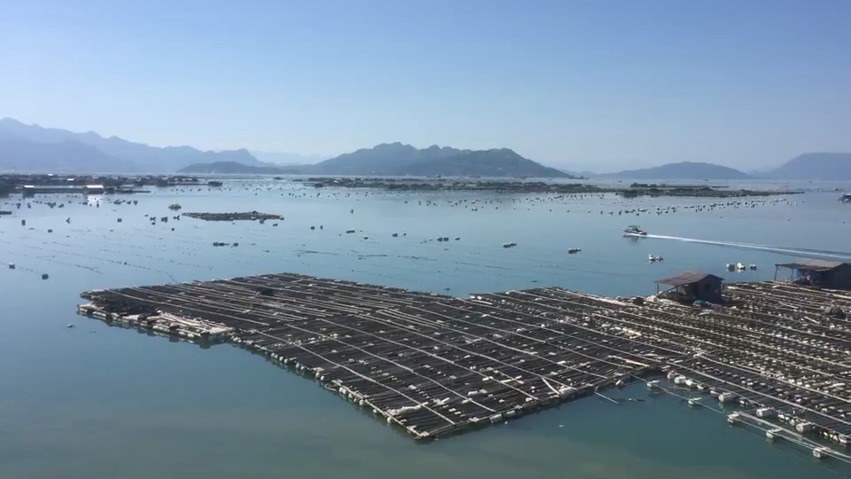 水墨北壁,一面靠山,三面临海,内有三都澳官井洋,外有东海.