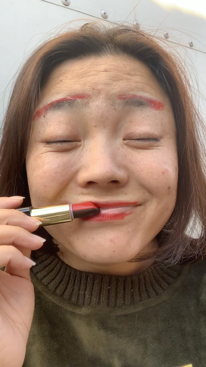 丑八怪化妆去相亲惊呆所有人.