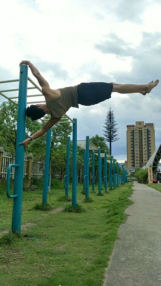 人体神奇悬空术,太空漫步