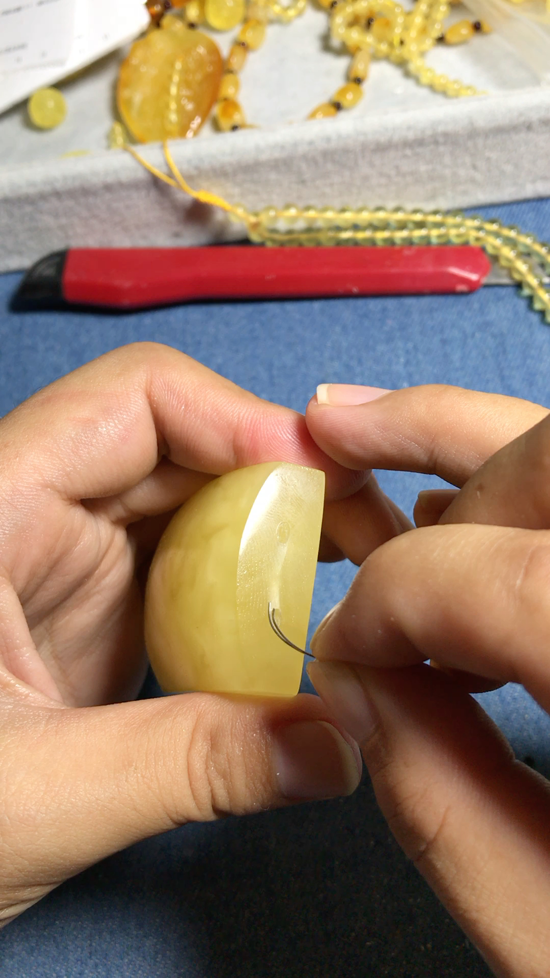 牛鼻孔的怎么穿绳呢