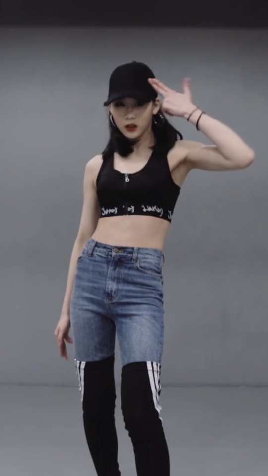 一组手势很帅的舞