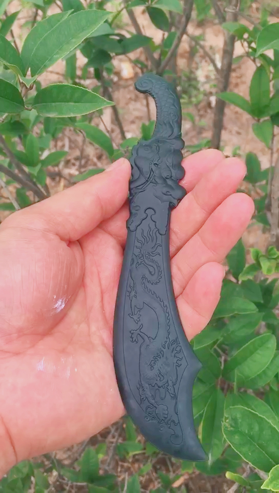 自己做的和田玉塔青色青龙刀.喜欢的朋友赶紧联系我