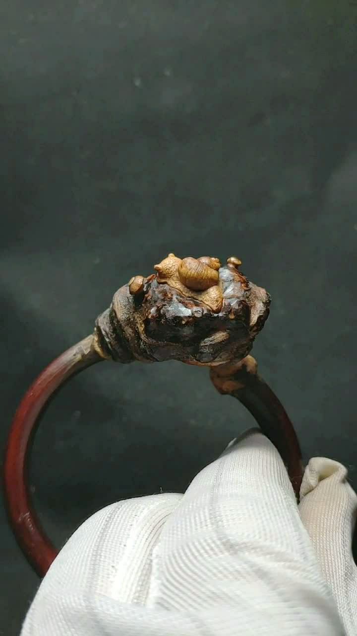 鸡血藤雕刻  蜗牛@{uid:1502349662339070,nick:经纪%e