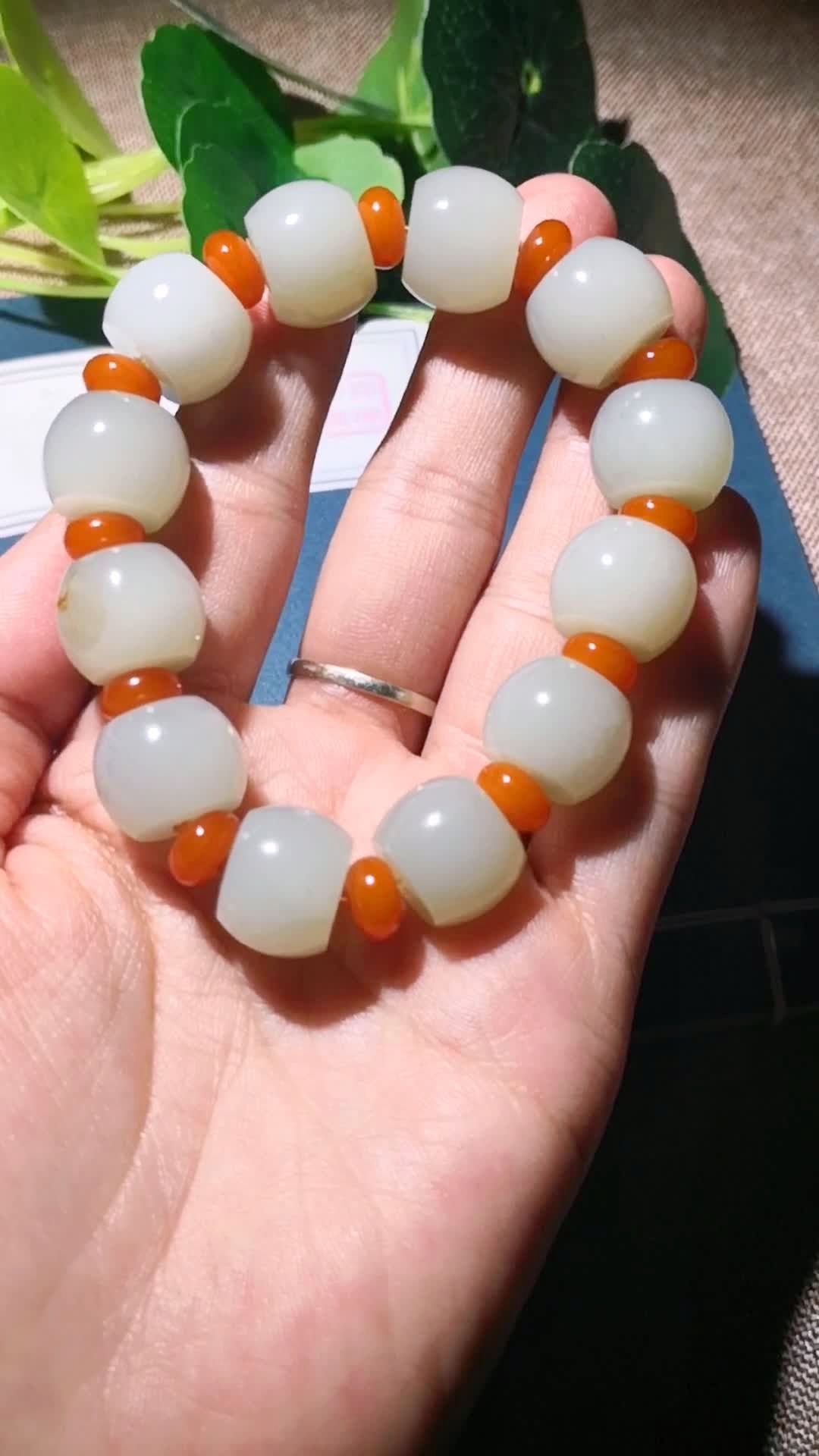 和田玉籽料算盘珠手串,直径14mm.男女式皆可佩戴,特价特价