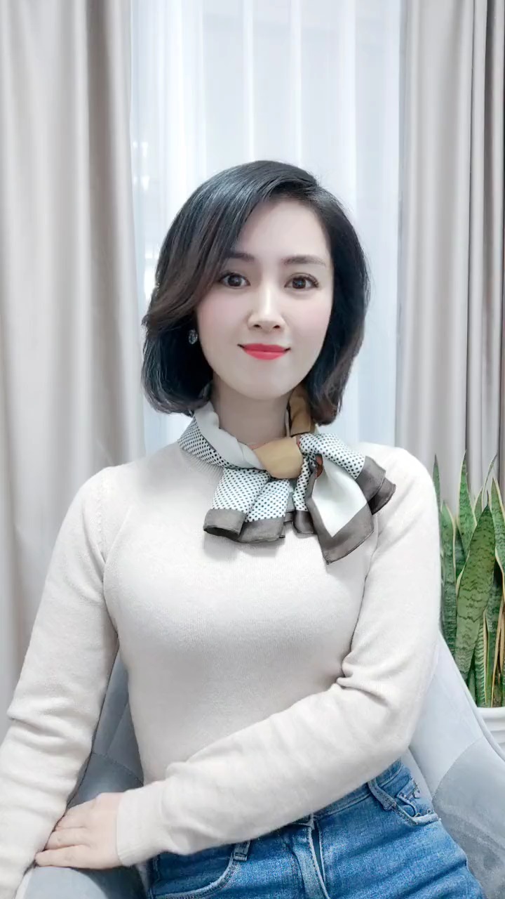 成熟女性迷人状态就是,内心不患得患失,不胡思乱想,不无理取闹!