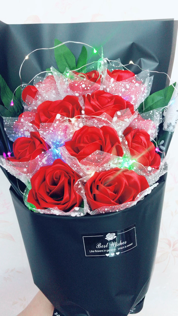 今天爸爸生日,我这个小情人亲手做一束玫瑰花送给他,不知道惊不惊喜