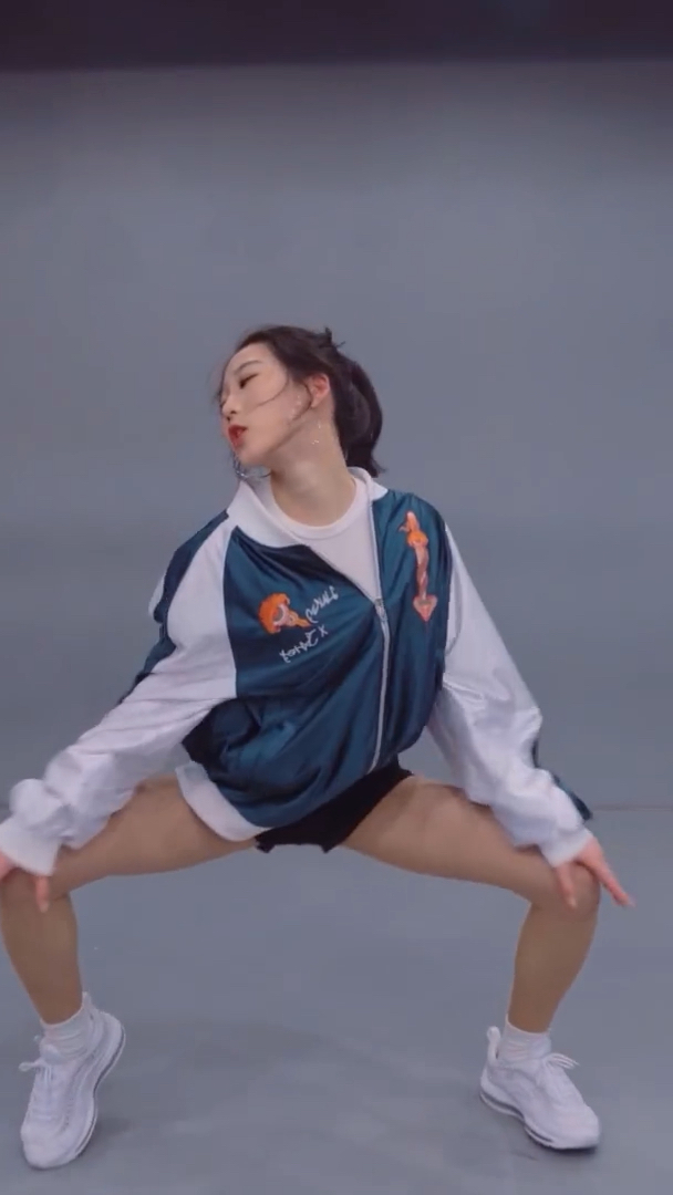 小姐姐这马步蹲的实在厉害了