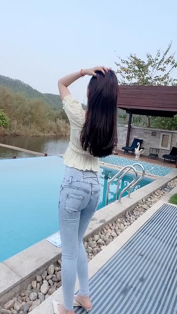 为什么现在的女孩子都想一个人旅行了?#背影杀手 #长发