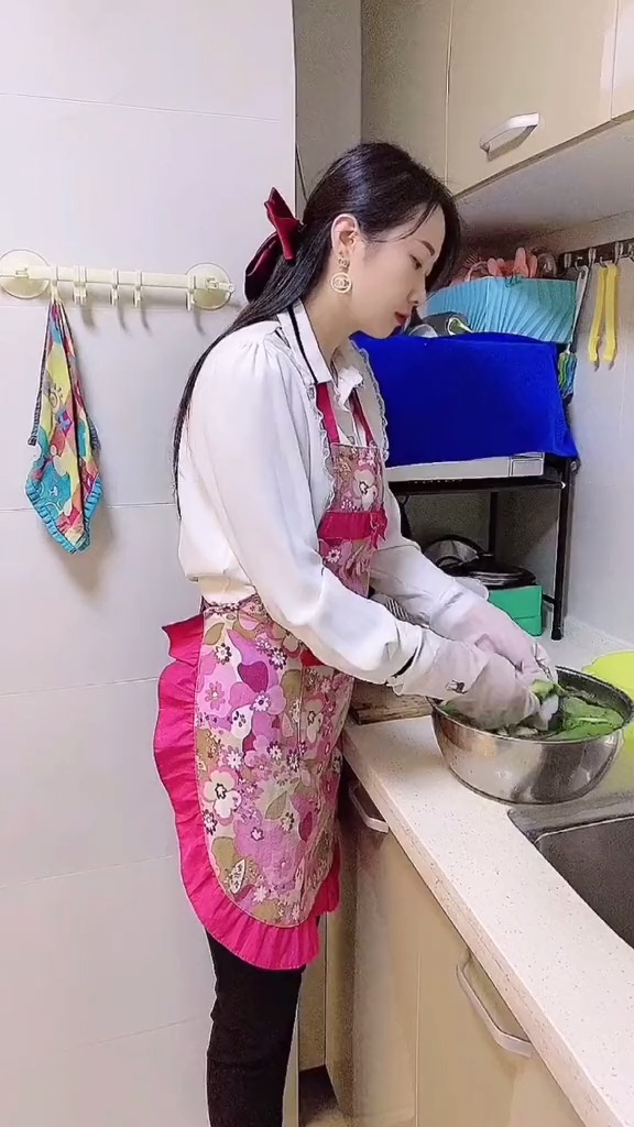 家有傻媳婦,傻就傻一點吧,只要會做飯就行