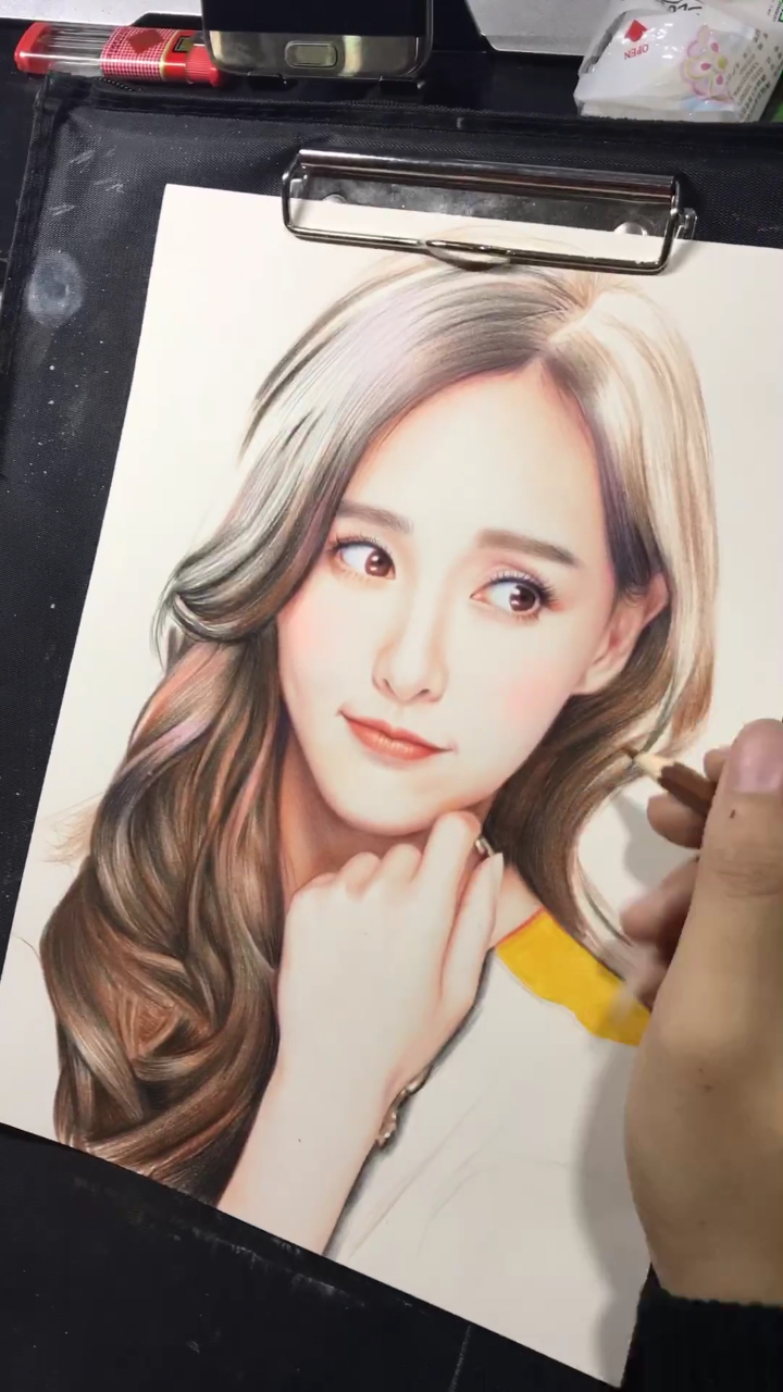 彩铅手绘画唐嫣好不好看