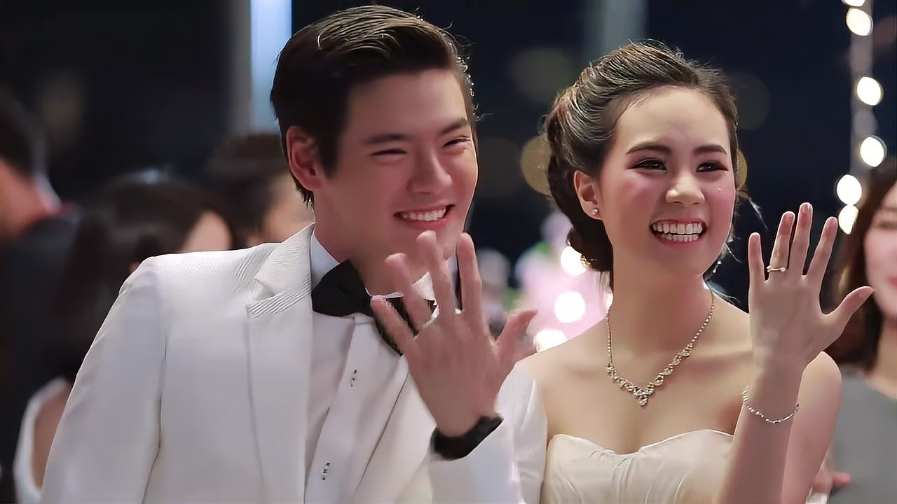 撕心裂爱:美女男友和别人结婚,闺蜜直接闹到现场,真牛哇!