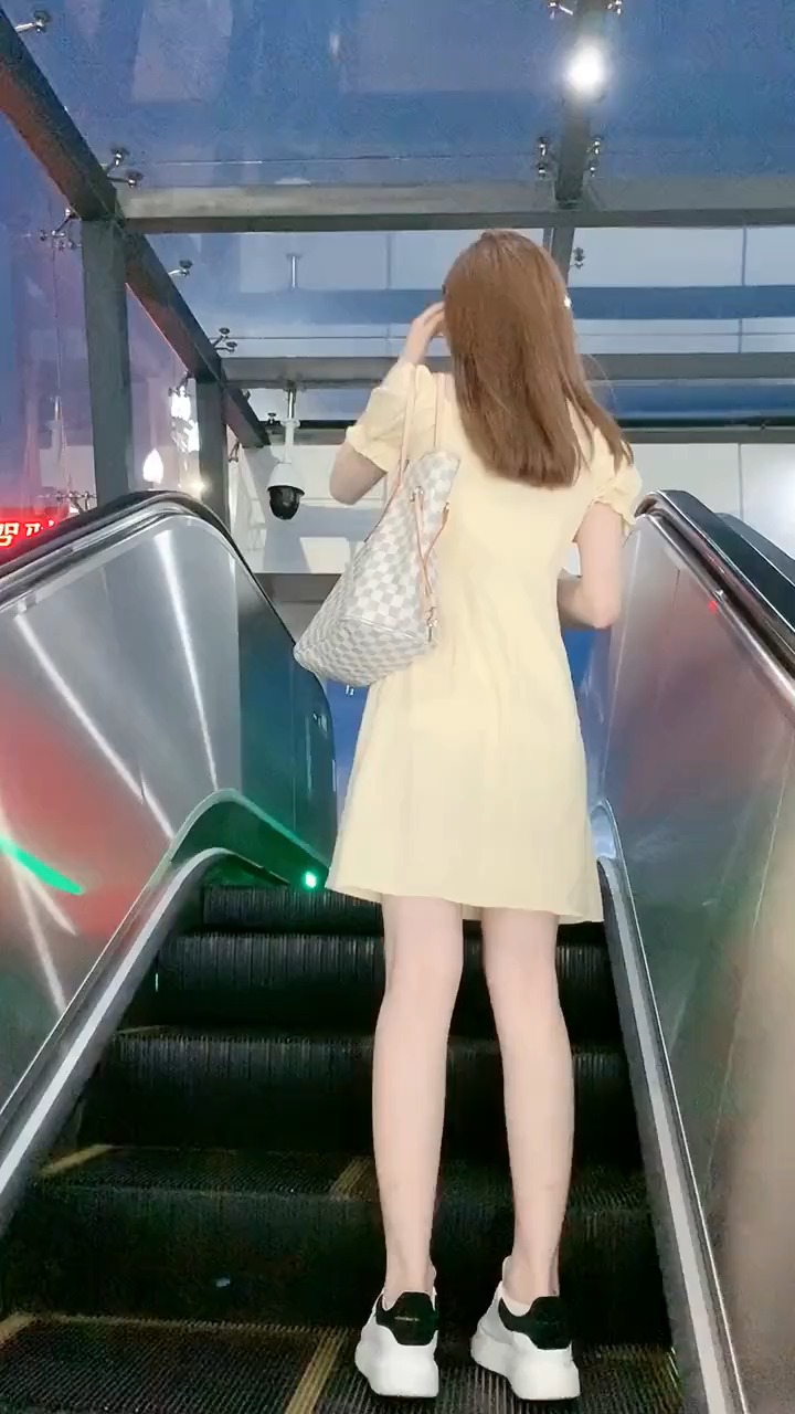 听说背面好看的女生正面都很丑? 仙女下凡 大长腿 最美背影 春晓