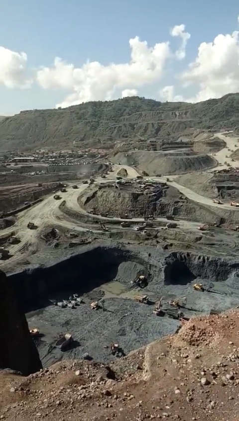 缅甸帕敢翡翠毛料矿场,让人视觉效果不一样的风景.