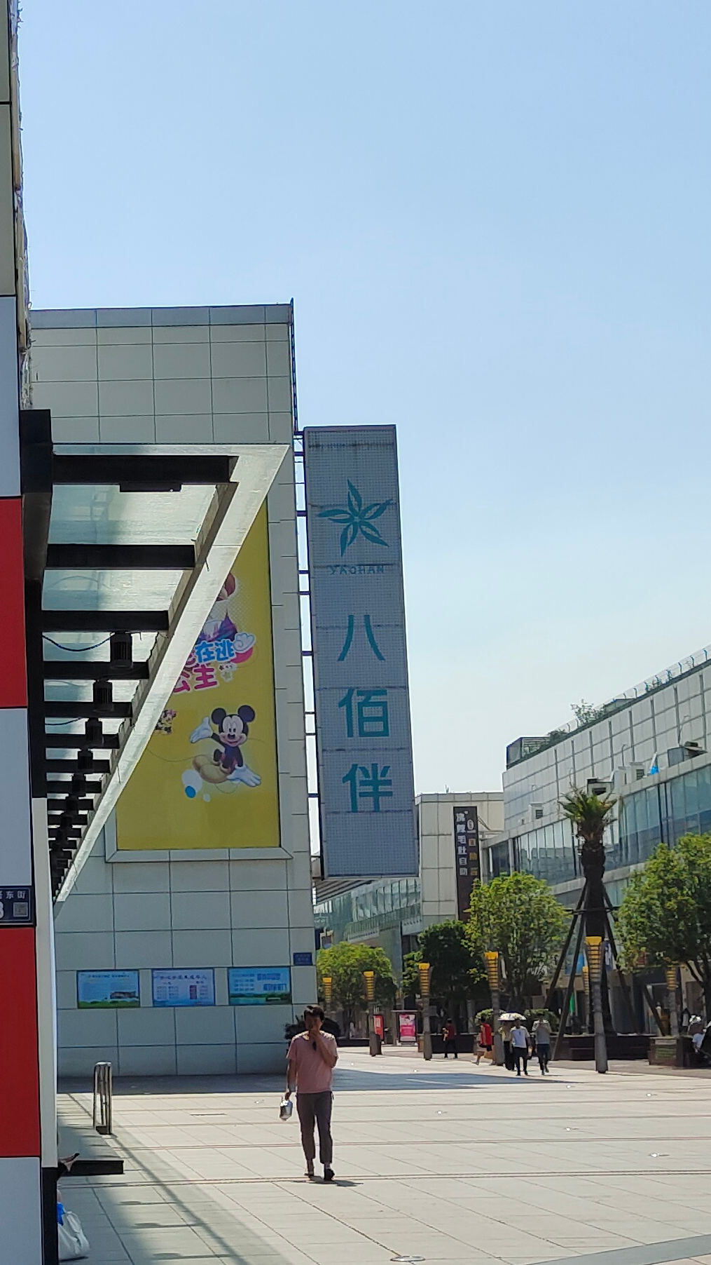 江苏常熟八佰伴,无餐饮娱乐配套的大型综合体,周末下午冷冷清清