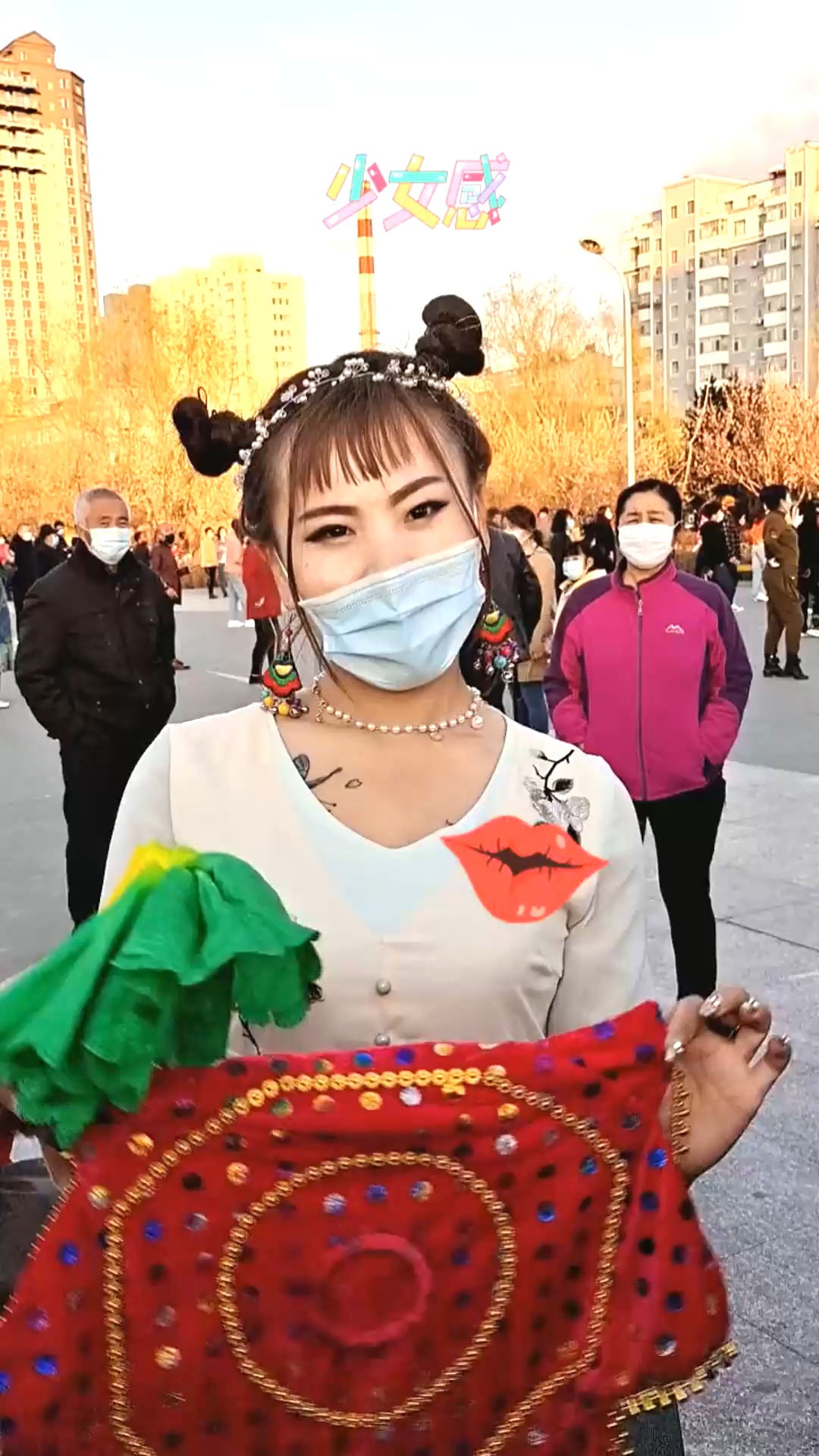 鹏家军秧歌队的孩子个个是巾英,不信你看看洋洋多可爱,秧歌扭的浪