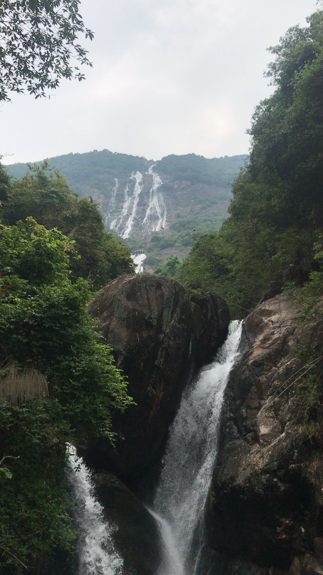 中国内地落差最大的瀑布,9999级的天南第一梯!