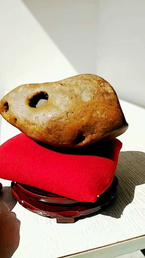 石中石,掉不出来的.也是响石.9815