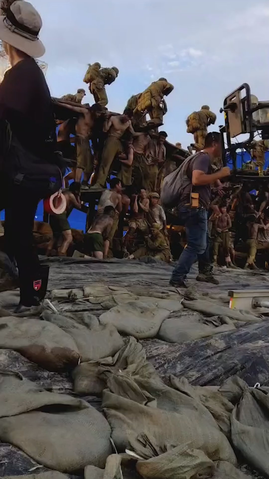 电影《金刚川》拍摄花絮:每天几千人大场面