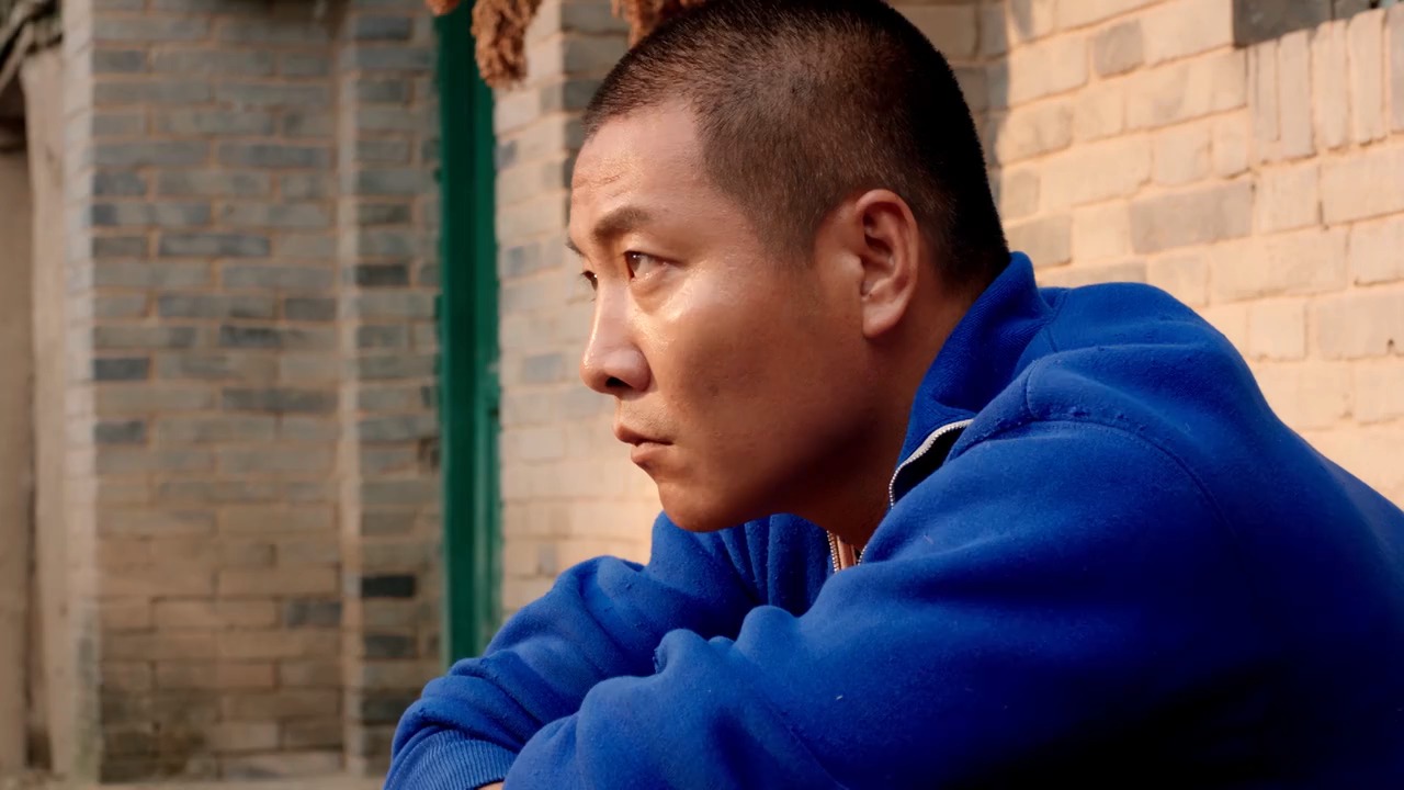 农村小伙带父亲来提亲,却被丈母娘拒之门外,结果女孩哭的要死!