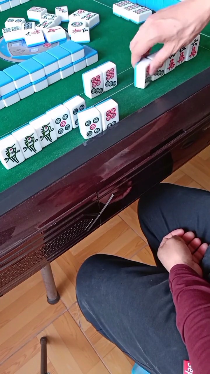 打麻将 #麻将 #打麻将三缺一 麻子来了!