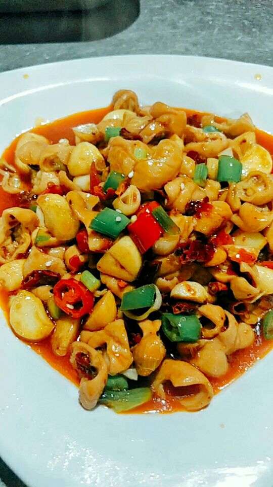 大蒜烧肥肠,麻辣味十足.川菜美食,每天更新.9999