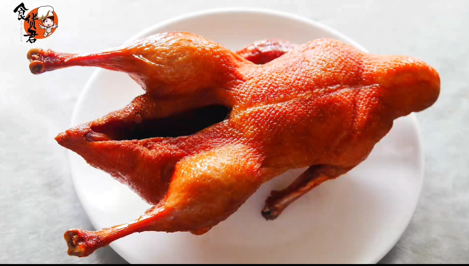 其实做馋嘴鸭的成本比你想象的要低很多,就算只卖三十块一只,利润至少