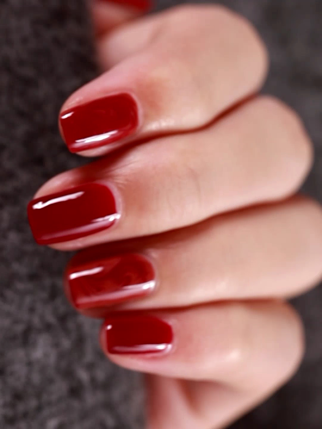 谁涂都不会出错的红色美甲  美甲稳妥之选复古暗红色,谁用都不会出错!