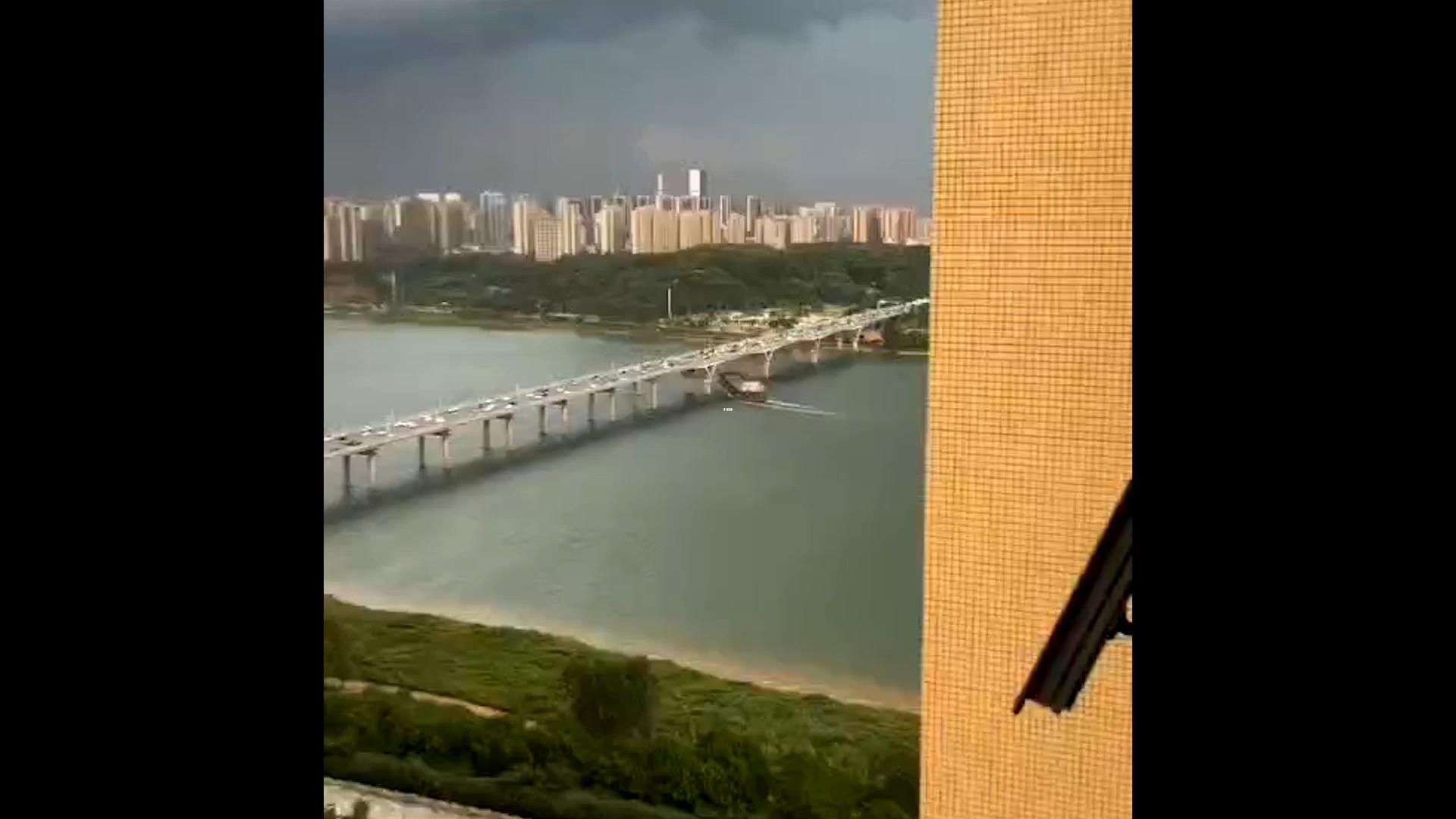 长沙市应急指挥中心发布猴子石大桥桥墩被船撞击事件情况通报