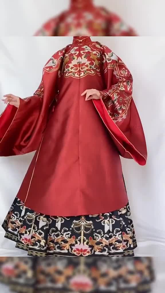 按照我们汉族婚礼的习俗,应当,三书六礼,凤冠霞帔,明媒正娶