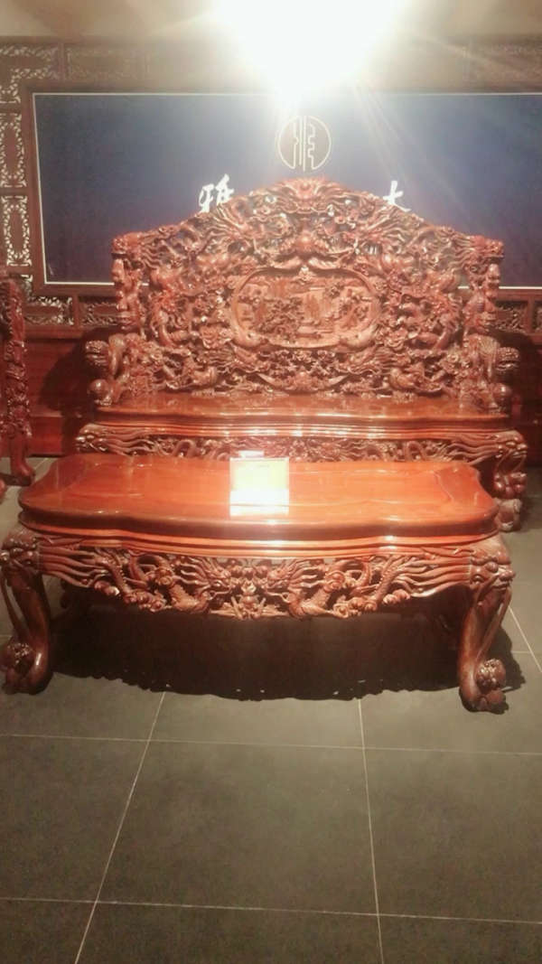 大九龙沙发是十九件套泰国花梨木