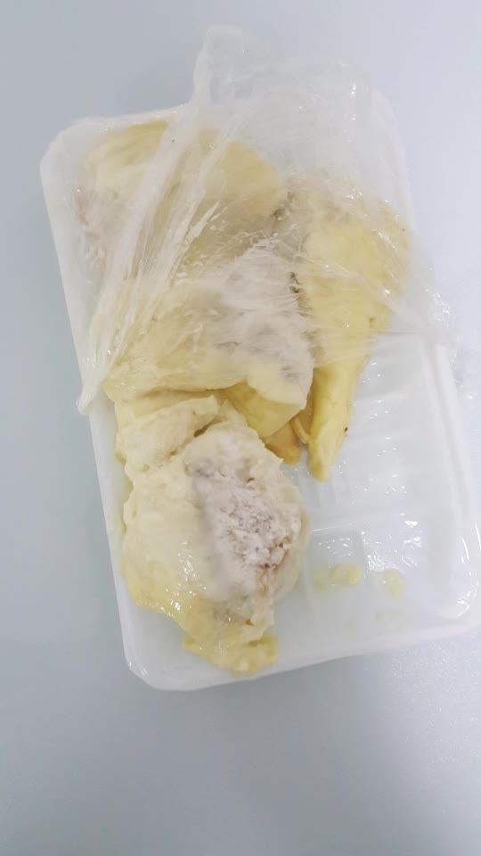 哈哈哈  某个小朋友被榴莲臭晕了@{uid:1502349662339070,nick:�