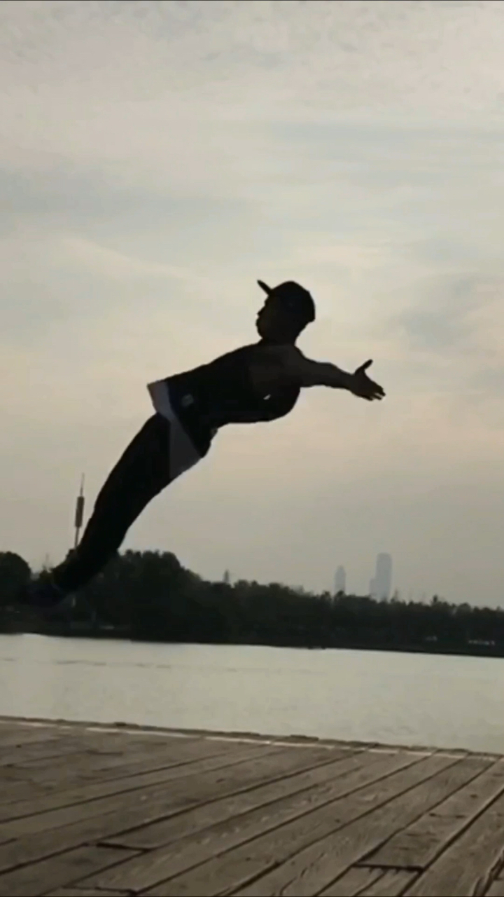 分享几个帅气的慢动作 他说就算没有翅膀也要努力飞翔@{uid:151832077