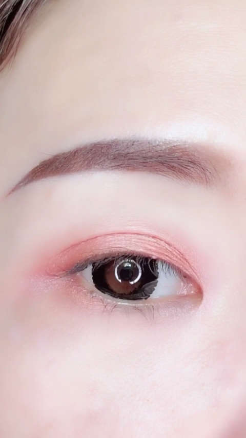 最适合见家长的淡妆眼影