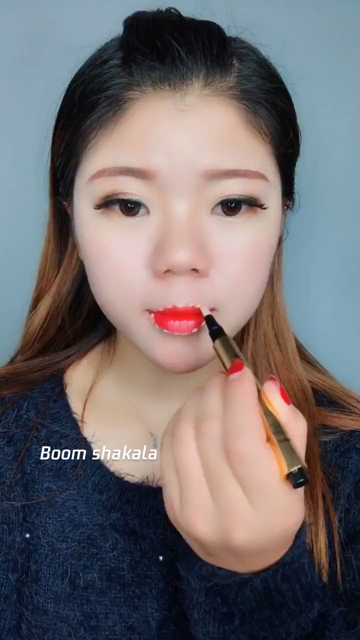 学生咬唇妆这样画