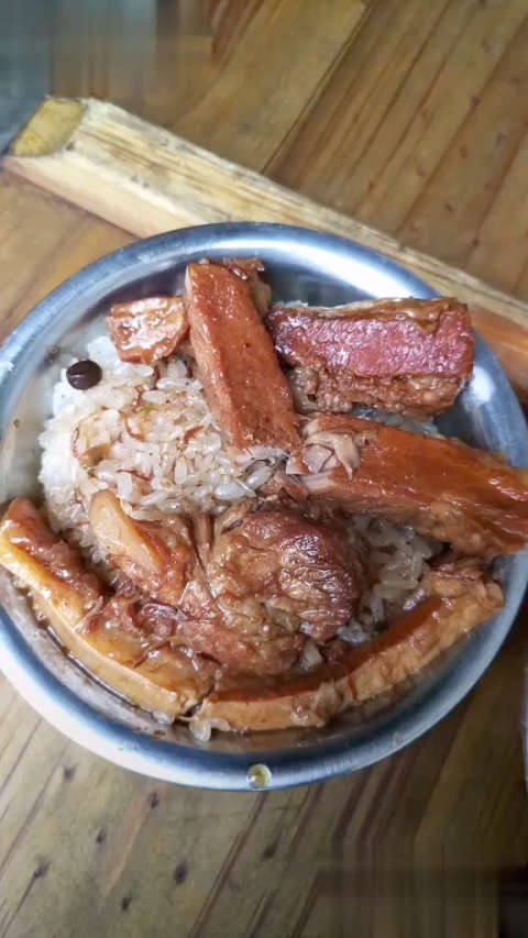 扣肉糯米饭