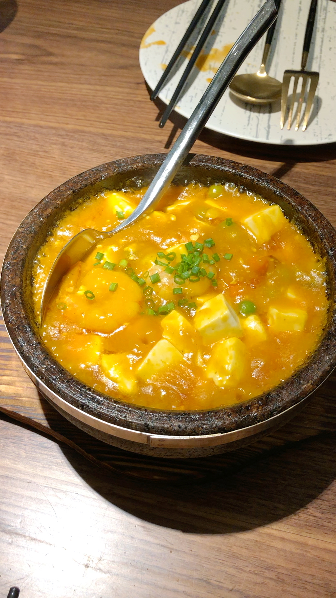 虾头膏豆腐,金灿灿,热腾腾的,用来拌饭,超好吃哦!