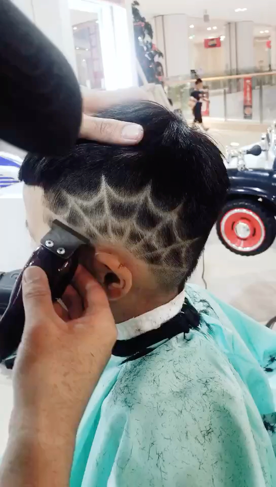 蜘蛛网发型雕刻,喜欢吗?