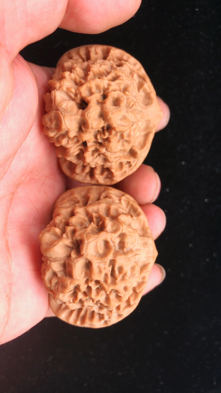 50尺寸大肚子矮桩王勇官帽,皮质相当棒,果肉残留发货前可清理干净.