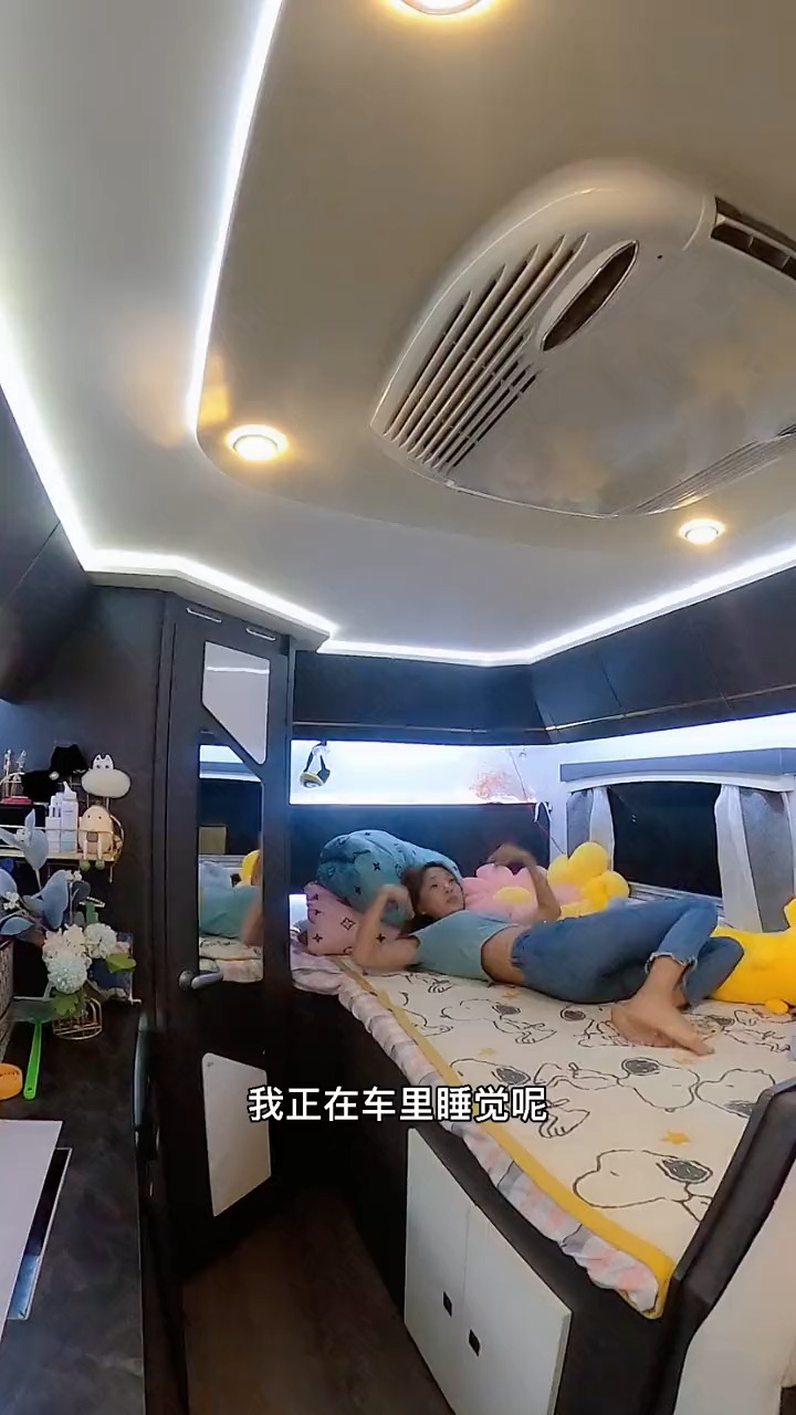 二姐自改房车的门坏了,今晚就收留她吧