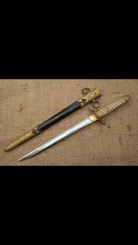 二战日本海军短剑,高阶军官佩带.鲛鱼皮刀柄,蜥蜴皮刀鞘.