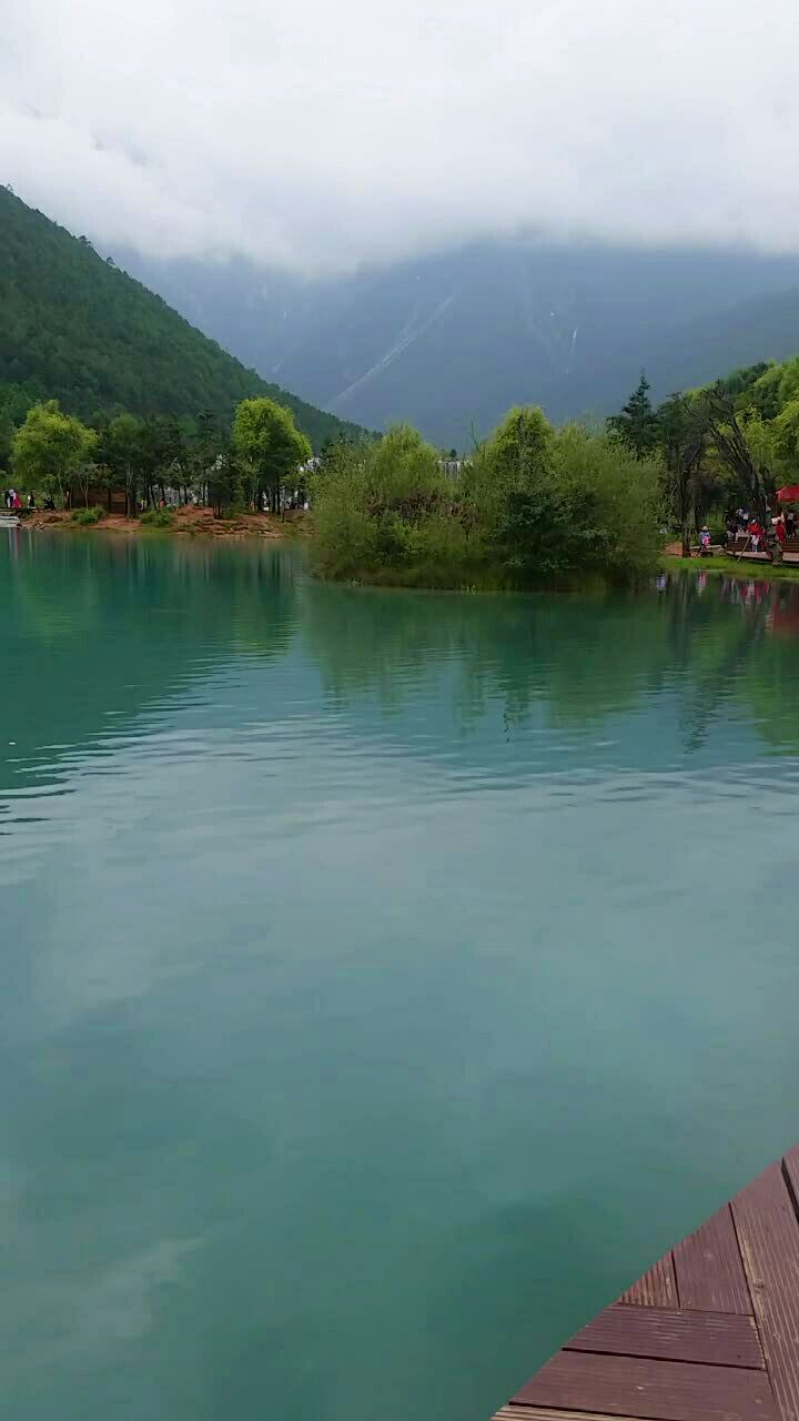 丽江蓝月谷情人湖