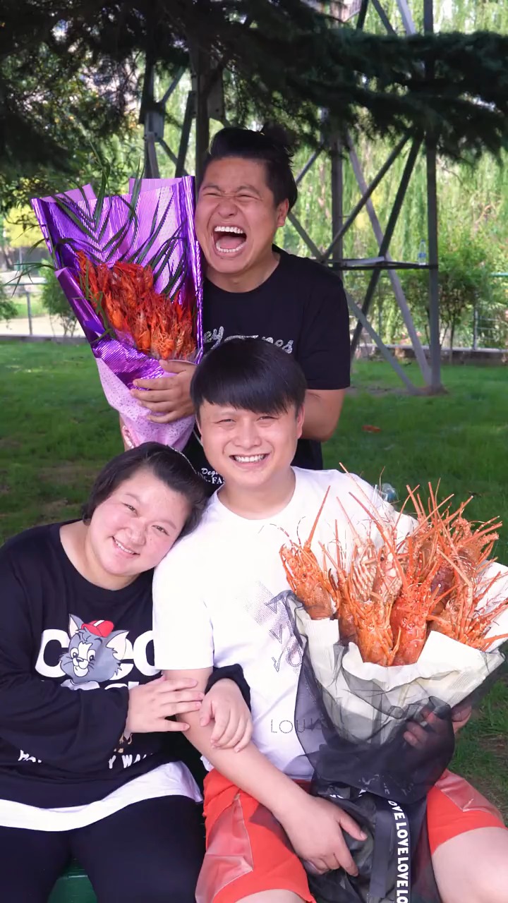 520这天,你是选择大嘴猴还是帅大斌?